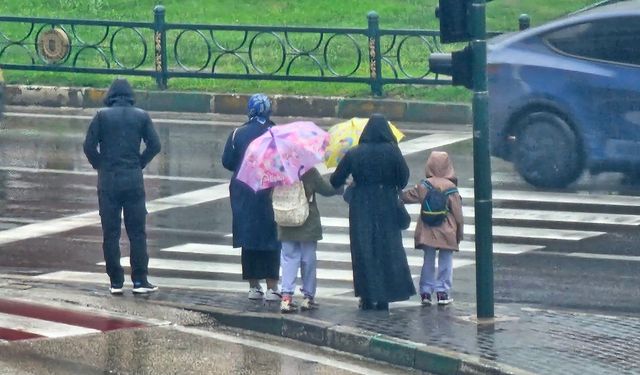 AKOM’dan İstanbul için hafta sonu soğuk hava ve sağanak uyarısı