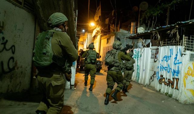 Batı Şeria'da askeri yığınak ve geniş çaplı ev baskınları