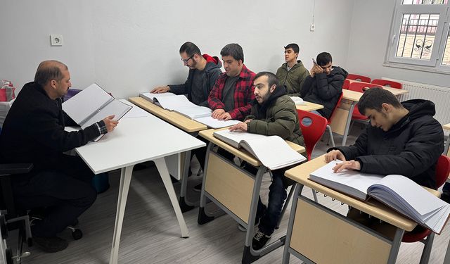 Batman'da görme engelliler için Braille Kur'an'ı Kerim kursu başladı