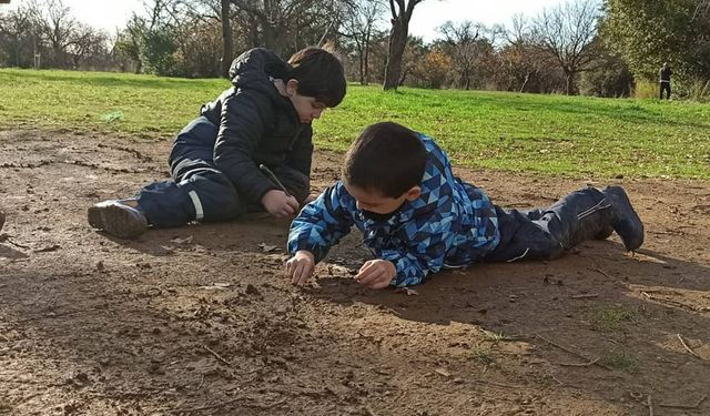 Çocuklar mikroplarla doğal yollarla tanışmalı!