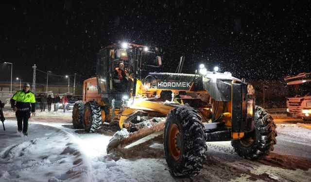 Erzincan’da kar ve tipi nedeniyle bazı yollar ulaşıma kapandı