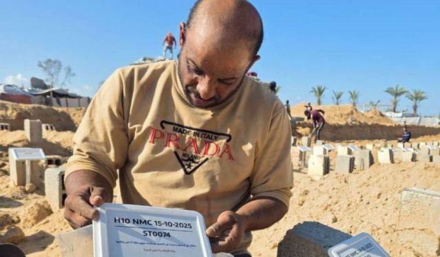 Gazze’de 300’den fazla kimliği belirsiz Filistinli toprağa verildi