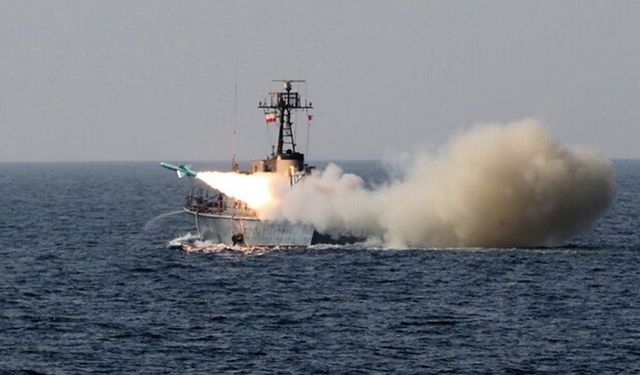 İran'dan ABD savaş gemilerine uyarı