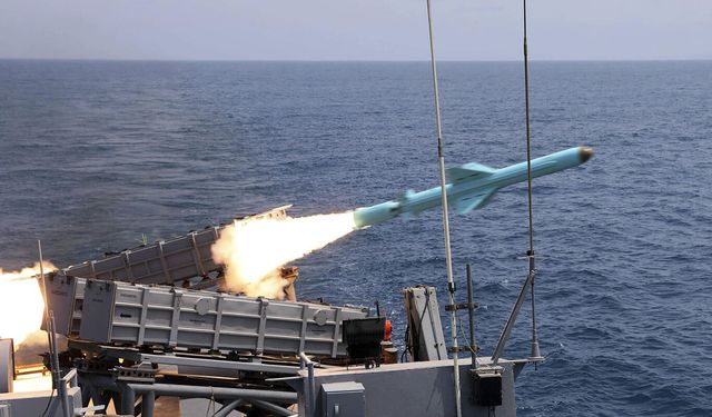 İran'dan balistik füze denemesi