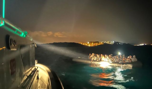 İzmir açıklarında 35 düzensiz göçmen kurtarıldı