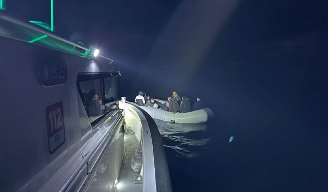 İzmir’de Yunanistan tarafından itilen 15 düzensiz göçmen kurtarıldı