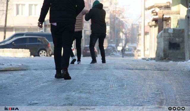 Karlı havada yürüyüş uyarısı