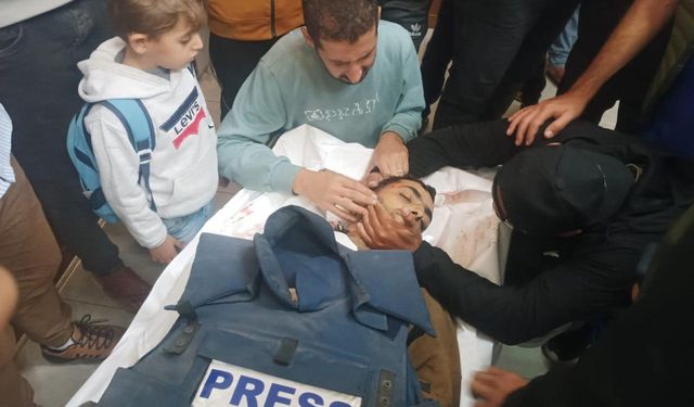 Siyonistlerin Gazze'ye saldırısında biri gazeteci, biri çocuk 3 kişi şehit oldu