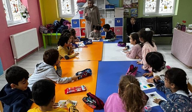 Uzmanlardan ailelere uyarı: Çocuklara, gelişim dönemlerine uygun ilgi ve dengeli beslenme şart