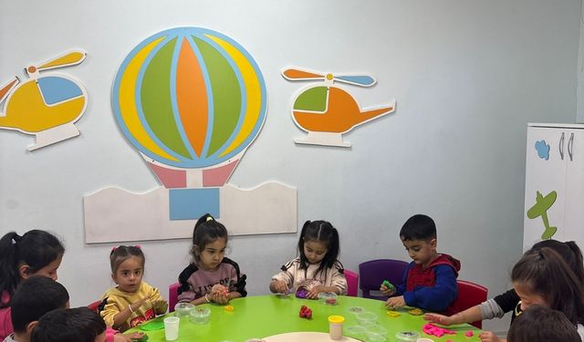 ADEM'de anneler meslek ediniyor, çocuklar oyunla gelişiyor