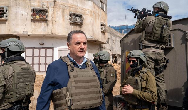 Atina'da işgal ordusu bakanı hakkında suç duyurusu