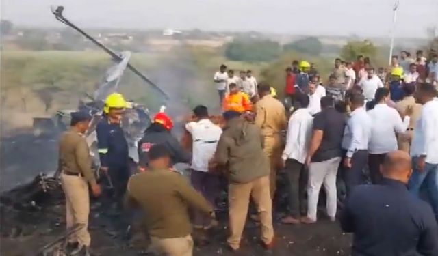 Hindistan’da küçük uçak düştü: 5 ölü