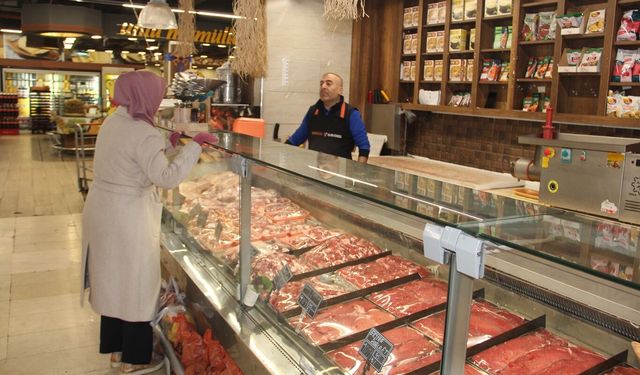 Kırmızı et alamayan vatandaş tavuk ve balığa yöneliyor