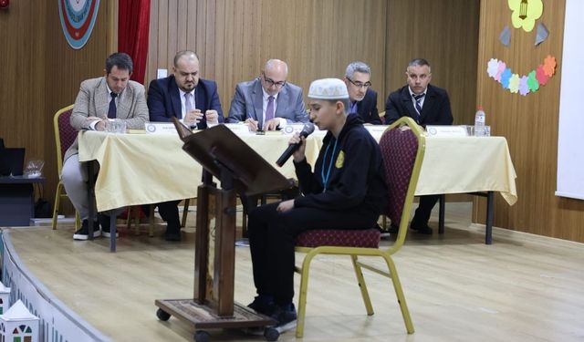 Mersin'de İmam Hatip Ortaokulları Arası Kur’an-ı Kerim’i Güzel Okuma Yarışması yapıldı