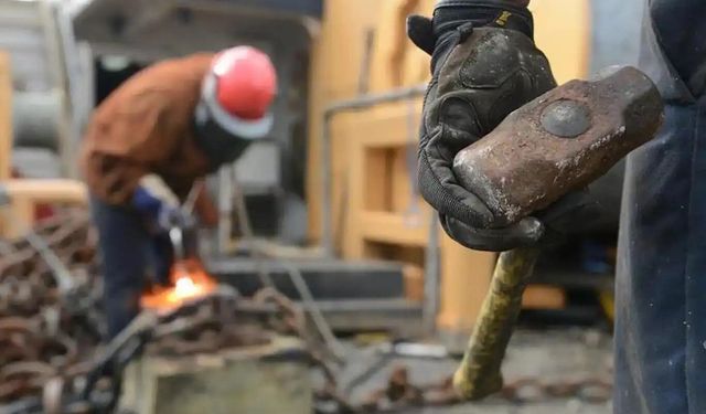 Sanayi üretimi aylık ve yıllık bazda arttı