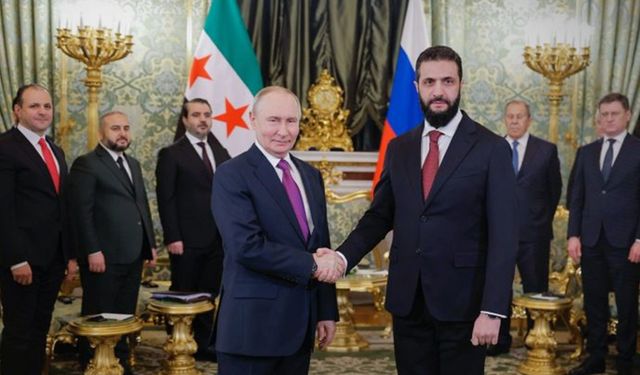 Şara ve Putin, Kremlin’de geniş kapsamlı bir toplantı gerçekleştirdi