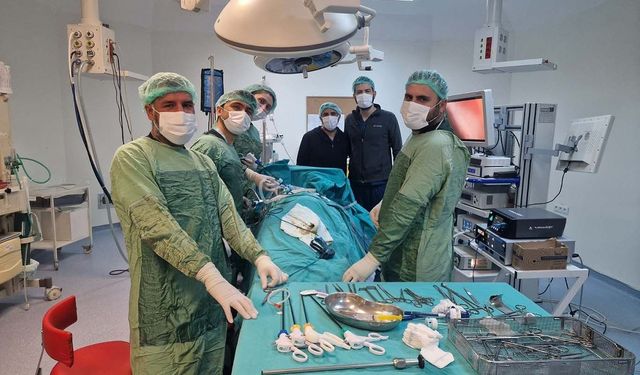 Viranşehir Devlet Hastanesi’nde böbrek kisti kapalı yöntemle alındı