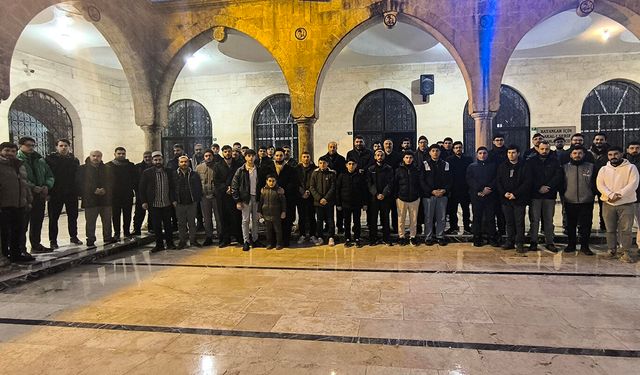 Şanlıurfa'da gençler sabah namazında buluştu