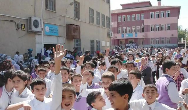 İkinci ara tatilinin ardından 18 milyon öğrenci ders başı yapacak