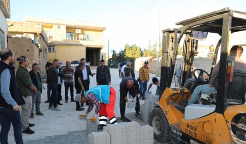 Artuklu'da kırsal mahallelerde yol yapım çalışmaları sürüyor