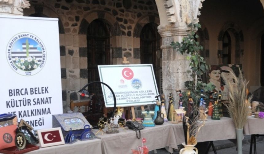 Şırnak'ta "Geri Dönüşümün Külleri Kadınların Elinde Canlanıyor" sergisi açıldı