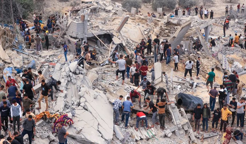 Gazze Şeridi'nde şehit sayısı 49 bin 747'ye yükseldi