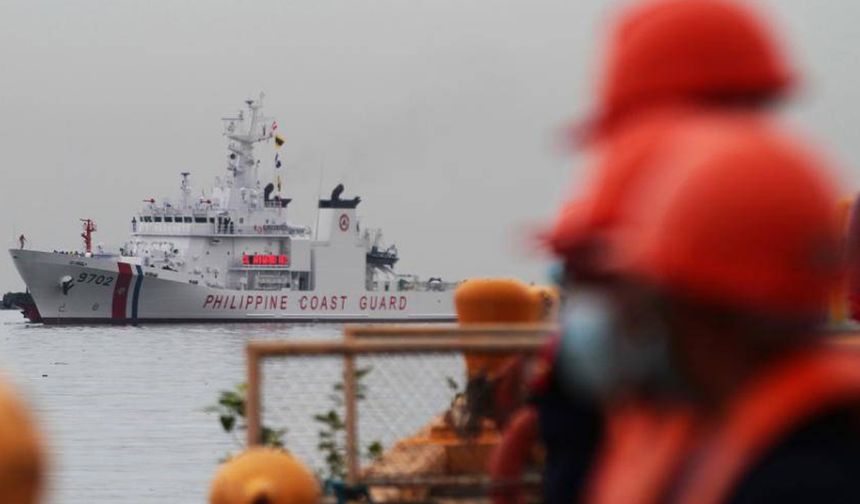 Filipinler'de gemi alabora oldu: 4 ölü