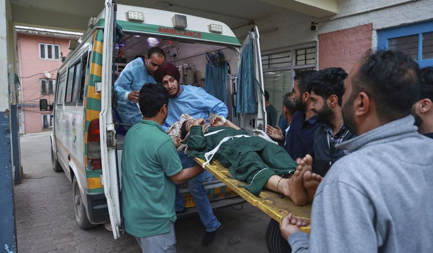 Pakistan’ı fırtına ve dolu vurdu: 3 can kaybı