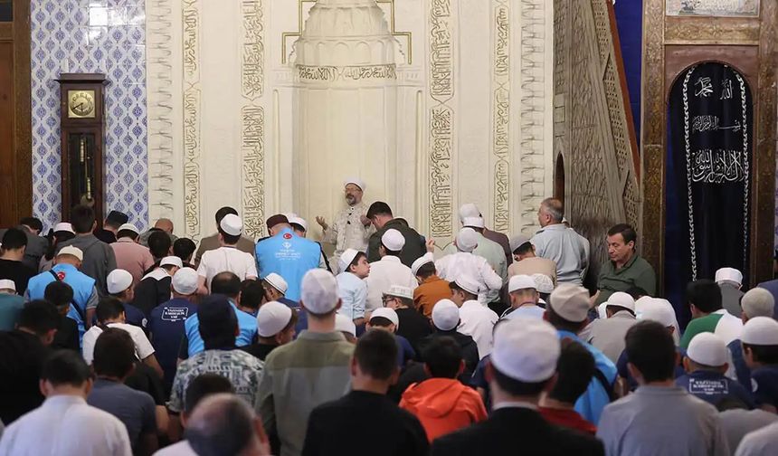 Bütün camilerde afetlerden korunmak için dua edildi