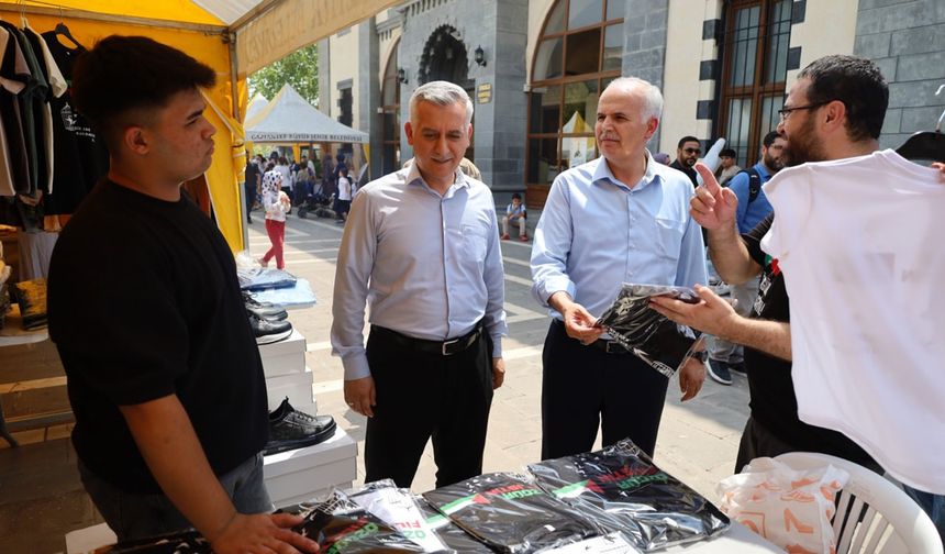 Cami görevlileri Gazze yararına kermes düzenledi