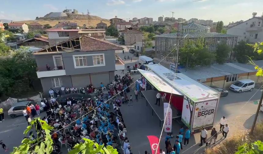 Deprem bölgesindeki çocuklar için hizmete giren gezici mobil Kur'an kursunun ilk durağı Malatya oldu