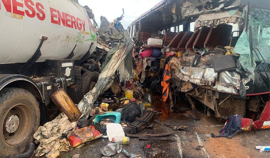 Gana’da otobüs ve tanker çarpıştı: 15 ölü