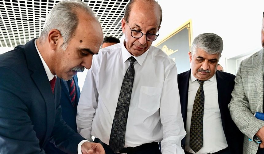 Yeşilyurt Belediye Başkanı Geçit, yeni kütüphanede incelemelerde bulundu