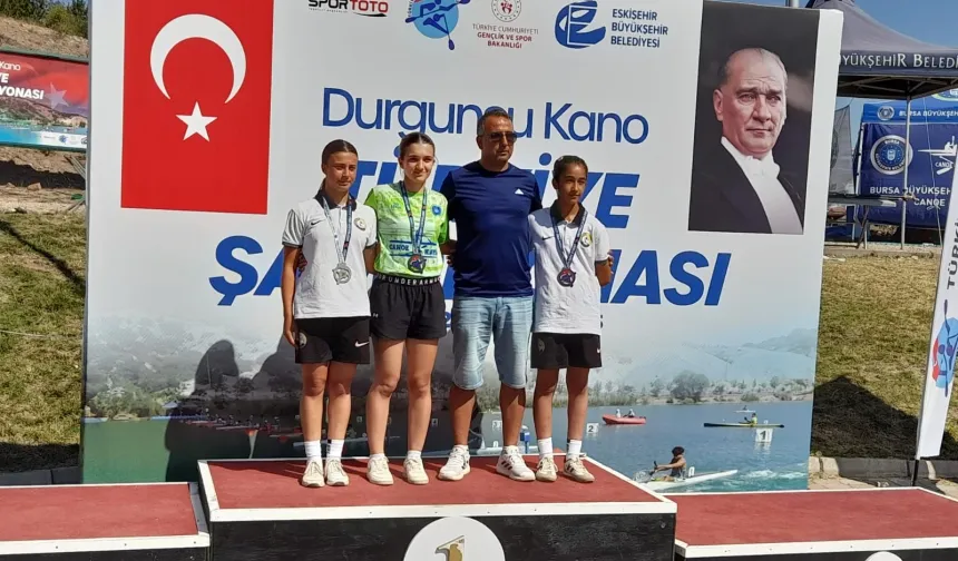 Bursa Büyükşehir Belediyesporlu kanocular madalyaları topladı