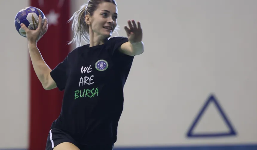 Bursa Büyükşehir'in kadın hentbolcuları yeni sezona iddialı hazırlanıyor