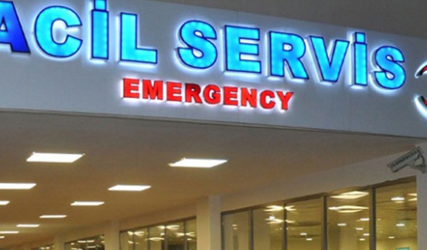 Ambulans ile kamyonet çarpıştı: 5 yaralı
