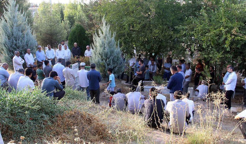 Dava adamı merhum Fesih Güler Hoca kabri başında yad edildi