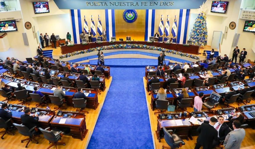 El Salvador'da Devlet Başkanı süresiz aday olabilecek