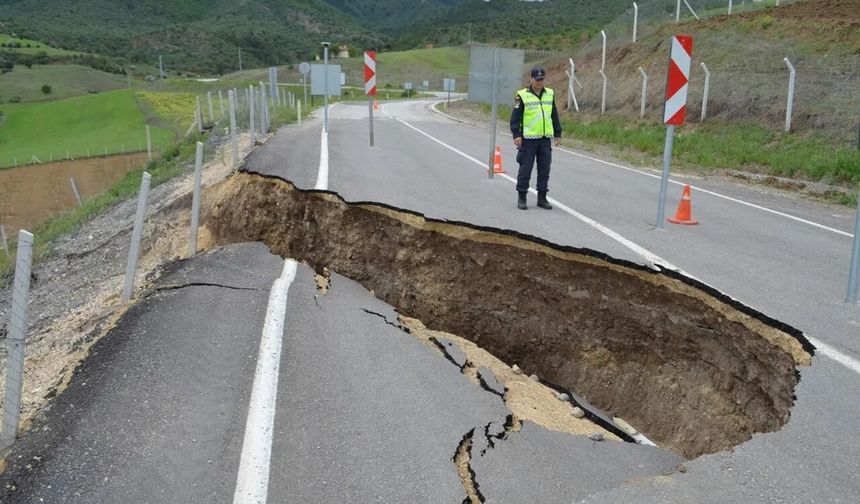 Erzurum İspir’de heyelan nedeniyle 70 ev boşaltıldı