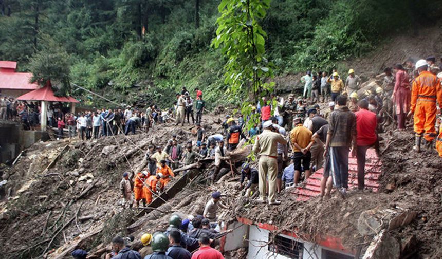 Hindistan'da yağışlar sele yol açtı: 21 ölü