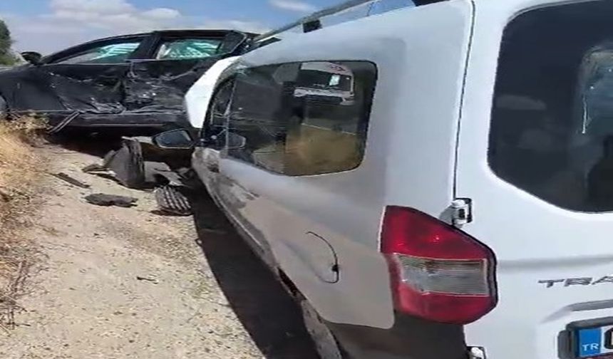İl Sağlık Müdürünün bulunduğu araç ile başka bir araç çarpıştı: 6 yaralı