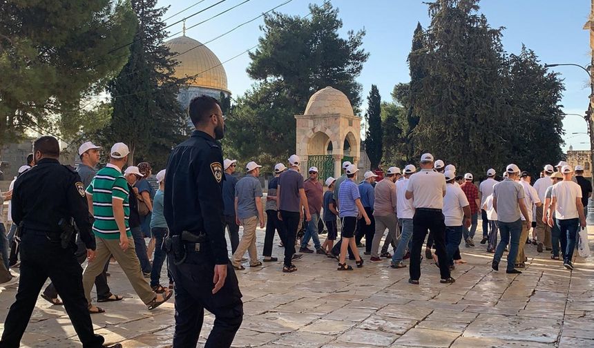 İşgalci çeteler, yakılmasının yıldönümünde Mescid-i Aksa'ya baskın düzenledi