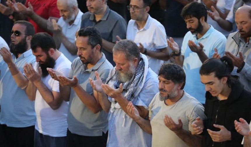 İstanbul'da yüzlerce kişi Gazze için kunut duasında buluştu