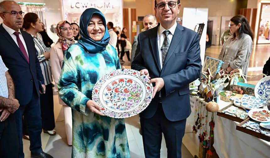 Kadınların el emeği göz nuru eserleri "Kurs merkezleri-yılsonu" sergisinde beğeniye sunuldu
