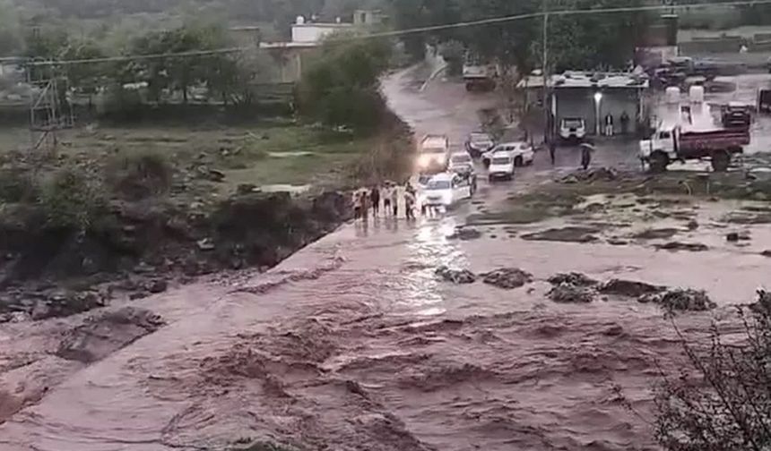 Keşmir'de sel: 60'tan fazla ölü