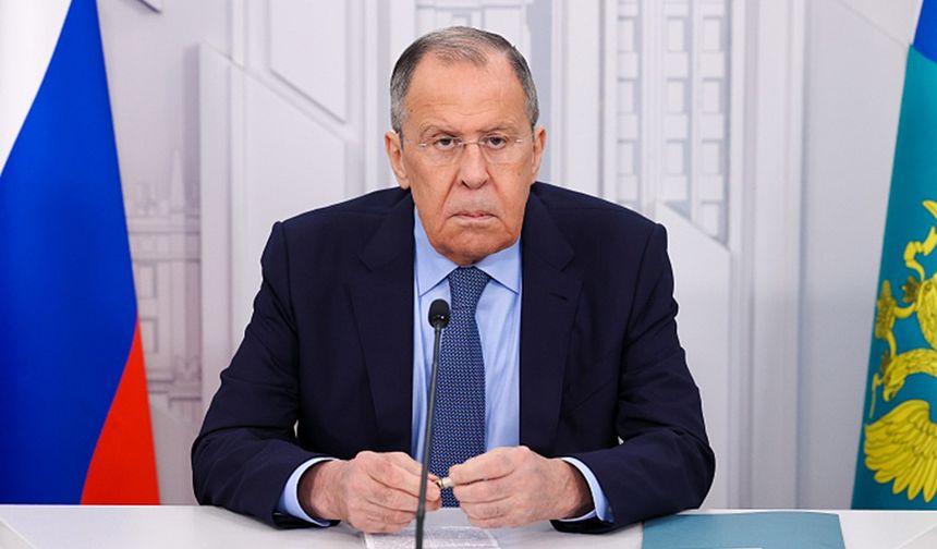 Lavrov: Putin, Zelenskiy'le görüşmeye hazır