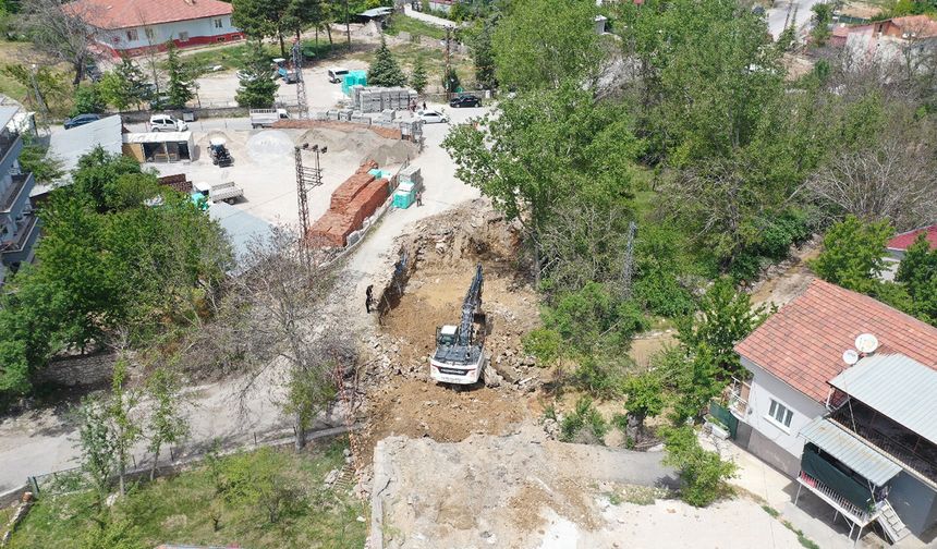 Malatya Büyükşehir Belediyesi depremlerde zarar gören köprü ve yolu yeniledi 