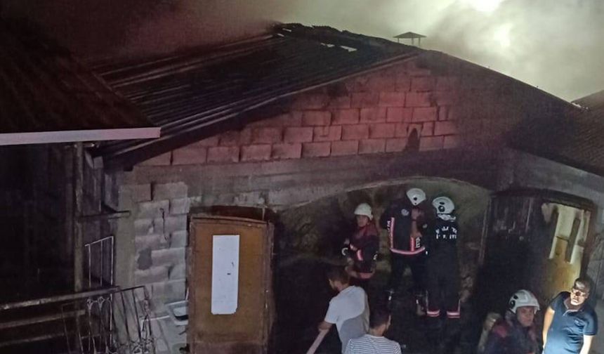 Malatya'da ahır ve samanlık yangını