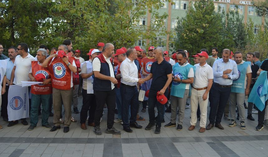 Memur-Sen’den Siirt'te protesto: “Gelirde adalet, ücrette denge istiyoruz”
