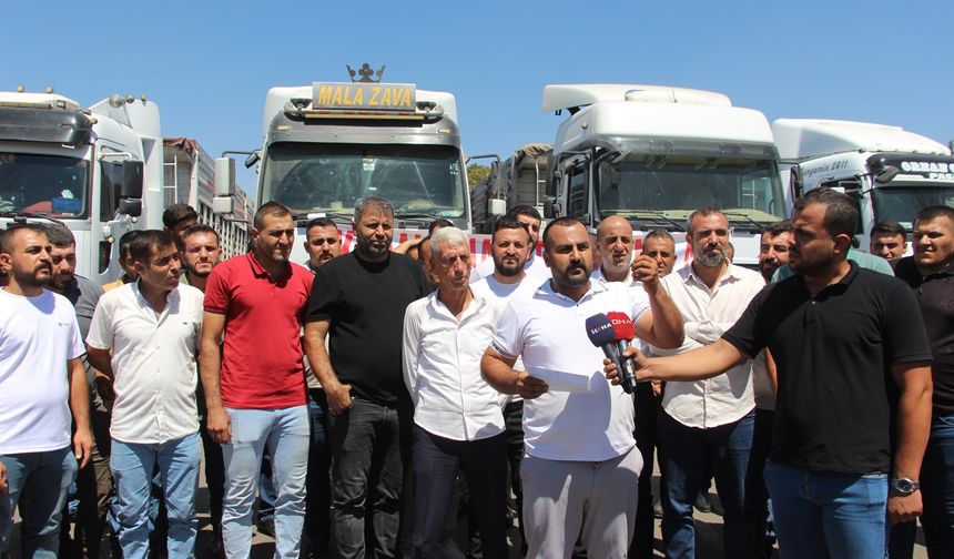 Nakliye ücretlerine tepki gösteren onlarca tır şoförü kontak kapattı